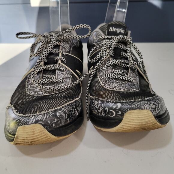 Traq by Alegria Qarma Sneaker In Wild Child Black and White Walking Snea… - Picture 7 of 15